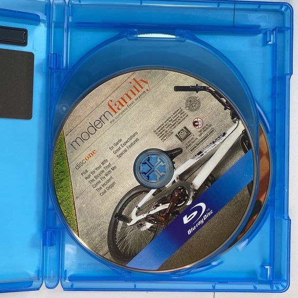 Modern Family season 1 Blue Ray - Picture 2 of 4